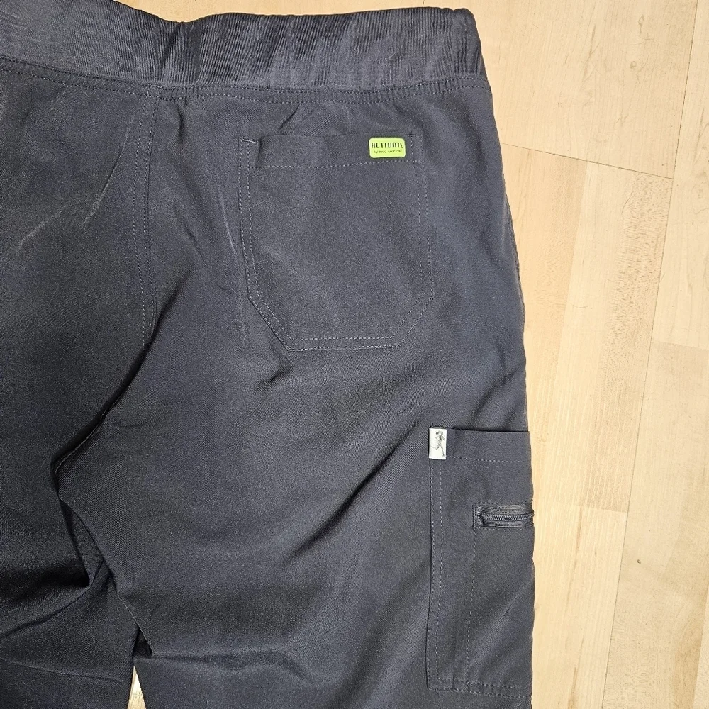 Med Couture Activate 4-way Energy Stretch YOGA One CARGO POCKET PANT Scrubs  szM